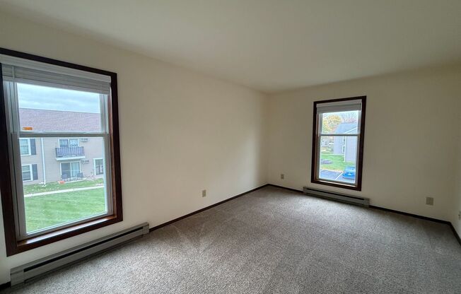 2 beds, 1 bath, 965 sqft, $1,675, Unit 7740CG