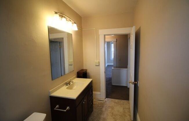 2 beds, 1 bath, 853 sqft, $895, Unit 409 Welch