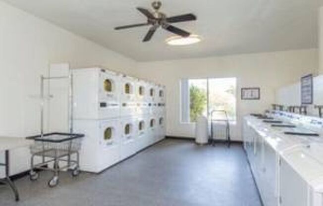 2 beds, 1 bath, 900 sqft, $2,600, Unit E004