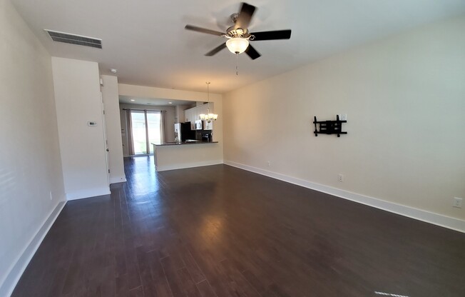 Beautiful townhouse close to uptown