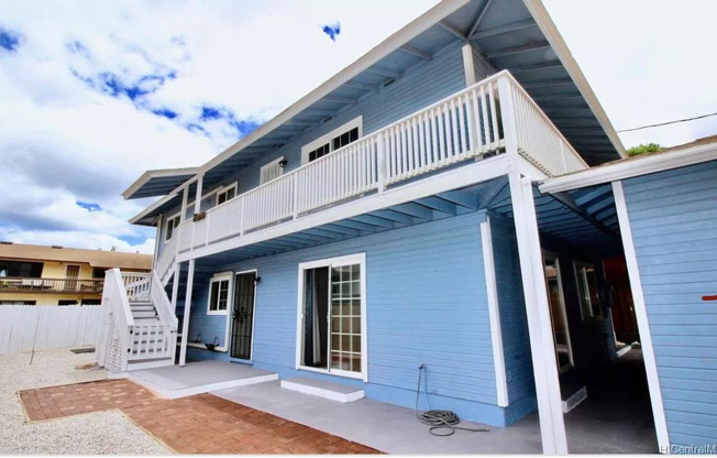 6 bed 2 bath, Multi-Family home, Converted Garage and ample storage.