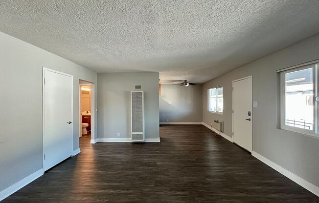 2 beds, 1 bath, 950 sqft, $2,895, Unit 4720-22