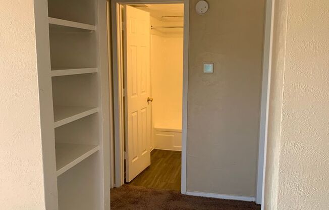 3 beds, 2 baths, $1,350, Unit 1083