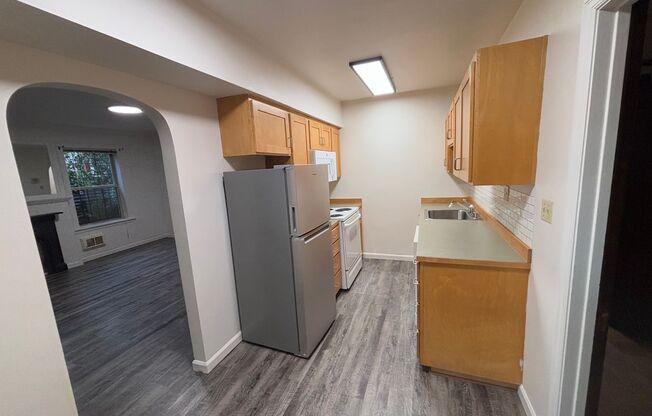 1 bed, 1 bath, 750 sqft, $1,595, Unit C