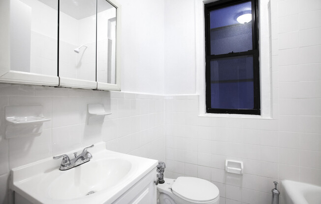208 W 23 ST