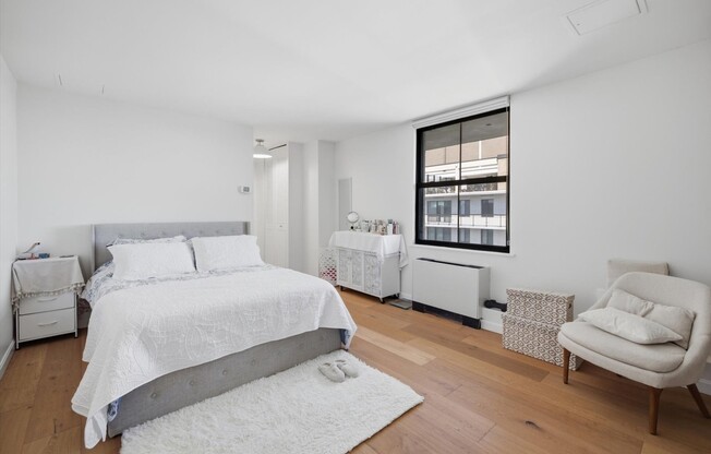 60 Longwood Ave Apt 710