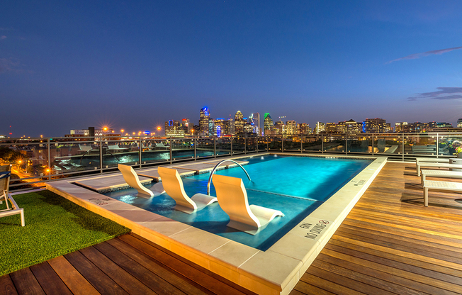 Take in the views of Downtown Dallas at our stunning rooftop pool