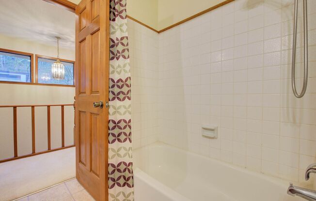 3 beds, 2.5 baths, $3,700