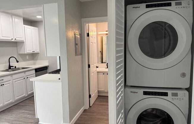 2 beds, 1.5 baths, 1,055 sqft, $3,095, Unit R085