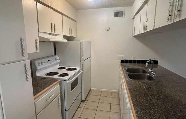 2 beds, 2 baths, 920 sqft, $1,834, Unit SUX-301