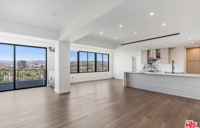 2 beds, 2.5 baths, 1,372 sqft, $6,495, Unit 1812