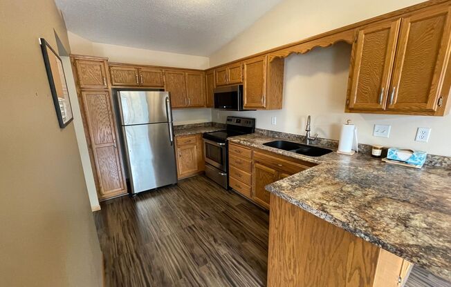 Beautiful 3 Bed Townhome in South Fargo!