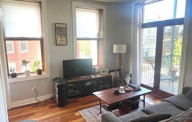 932 N. Noble, 2F