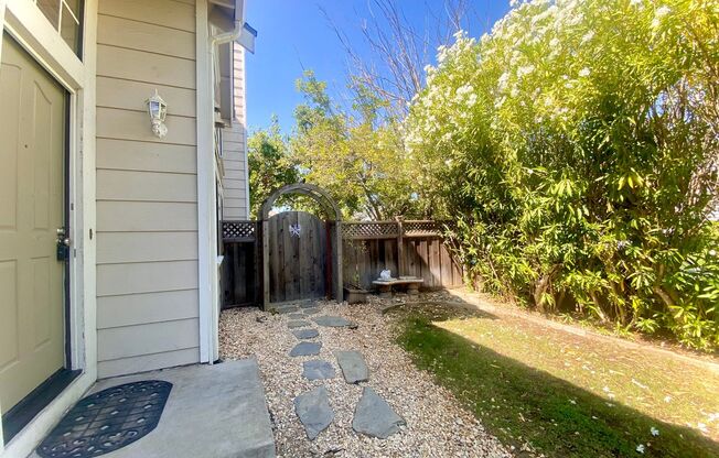 Beautiful Ardenwood home with Loft Available for Rent!