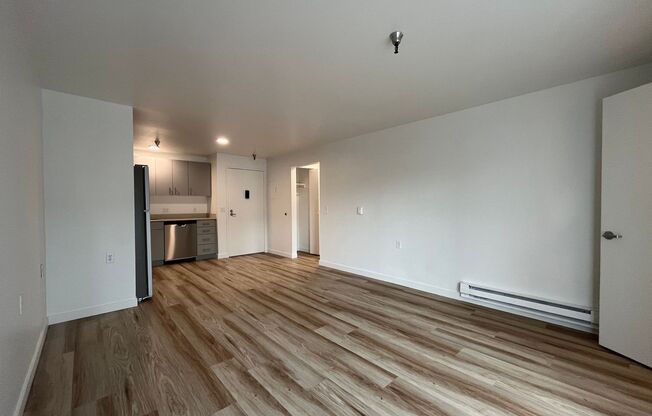 1 bed, 1 bath, 636 sqft, $1,695, Unit 127
