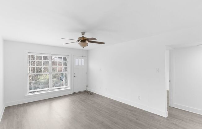 2 beds, 1 bath, 816 sqft, $1,209, Unit 13