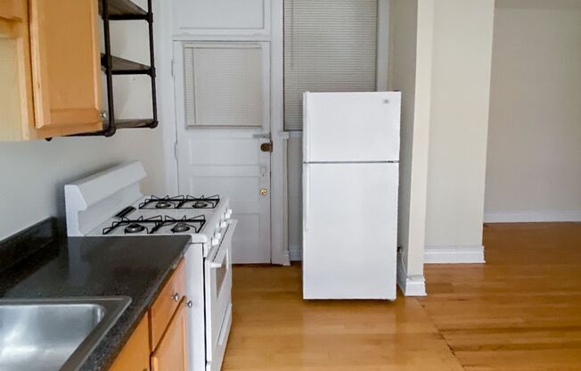 2 beds, 1 bath, 850 sqft, $1,850, Unit 2000-2C
