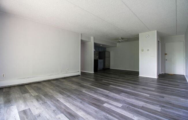 2 beds, 1 bath, $1,475, Unit 3S