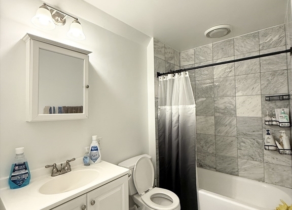 2 beds, 1 bath, 900 sqft, $3,550, Unit 401