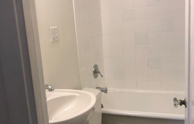 Studio, 1 bath, 378 sqft, $1,475, Unit 607