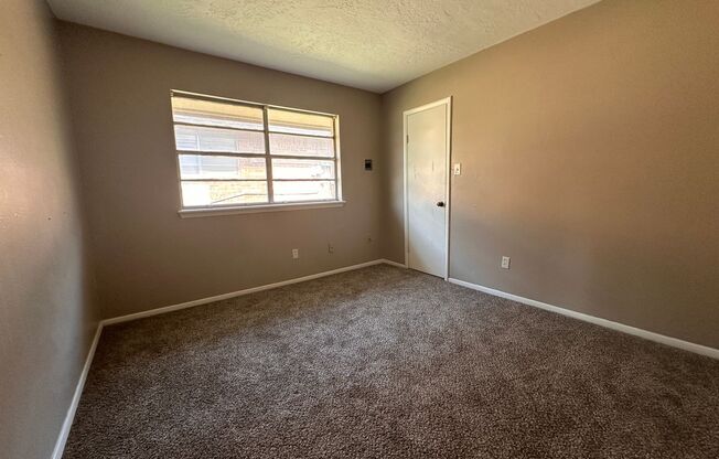 2 beds, 1 bath, 900 sqft, $825, Unit A