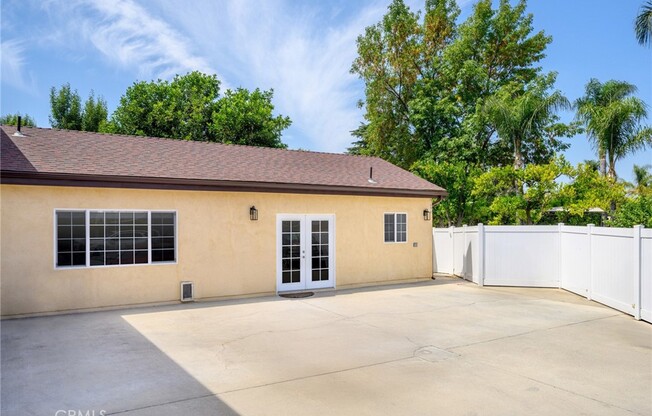 9814 NOBLE AVE