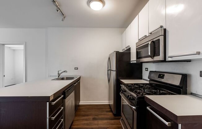 1544 W Glenlake Ave.