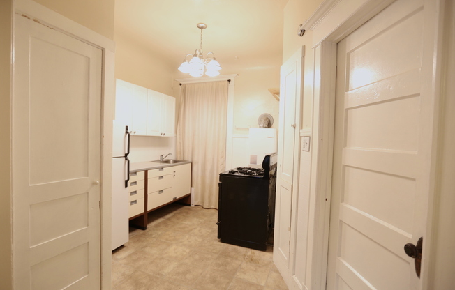 Studio, 1 bath, $1,950, Unit 835 Clayton St -1