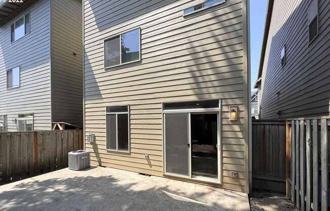 3 beds, 2.5 baths, $2,595