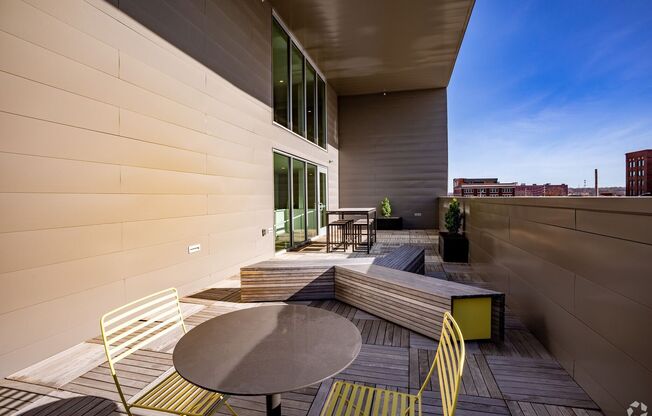 Studio, 1 bath, 600 sqft, $1,380, Unit 205