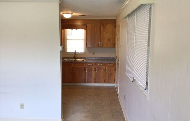 2 beds, 1 bath, $1,200, Unit 123 Fowler Rd