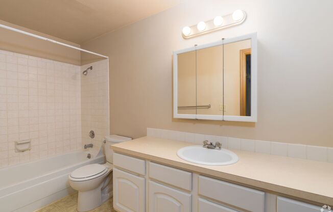 1 bed, 1 bath, 576 sqft, $975