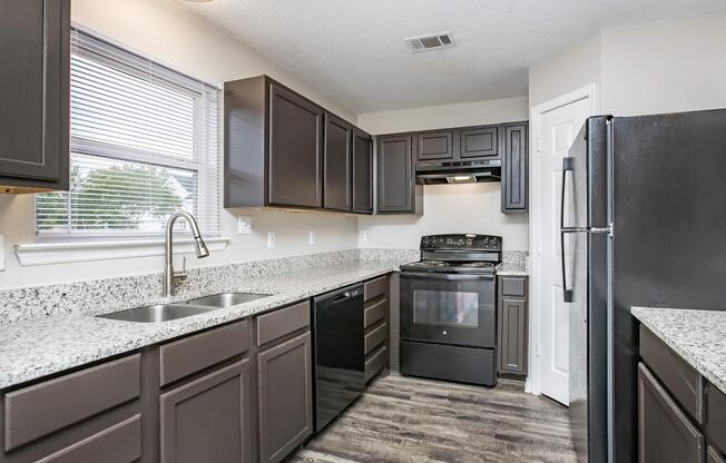 2 beds, 2 baths, 970 sqft, $1,350