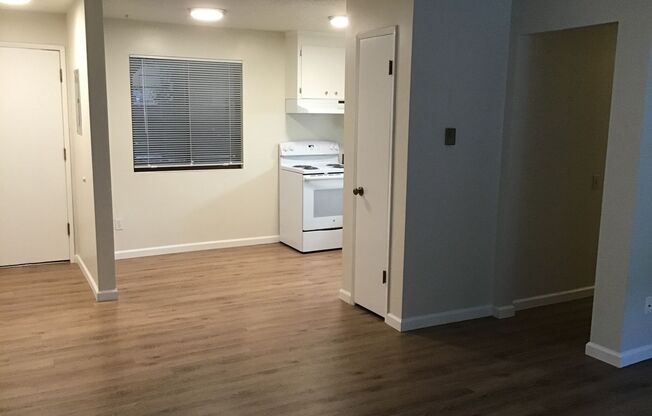 3 beds, 1 bath, 940 sqft, $2,195