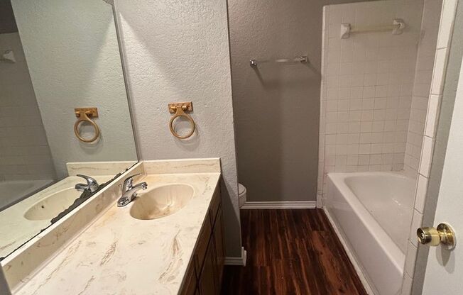 2 beds, 1 bath, $1,200