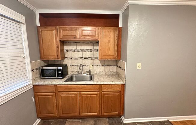 2 beds, 1 bath, $1,100, Unit UNIT 30C