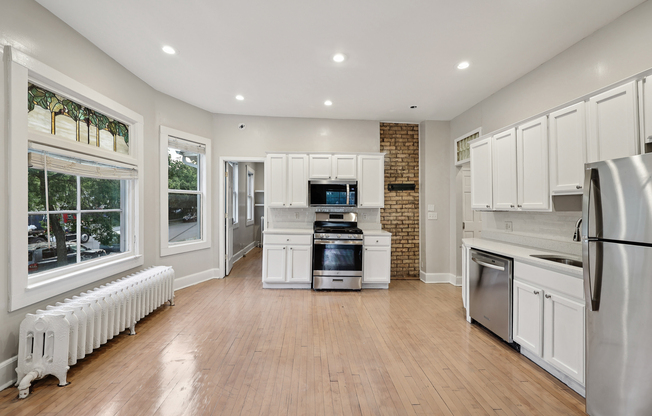 515 W 25 ST