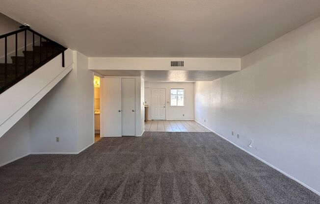 2 BED 2 BATH TOWNHOME NEAR THE I-15 AND CHEYENNE
