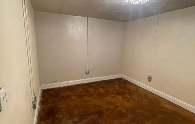 3 beds, 2 baths, 1,100 sqft, $1,275, Unit 205