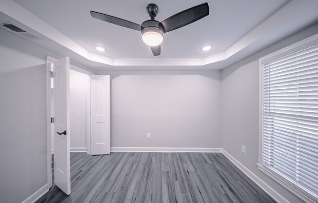 3 beds, 2 baths, 1,300 sqft, $2,300