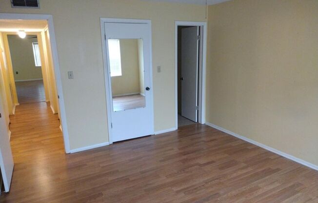 3 beds, 2 baths, $1,550, Unit # H 9