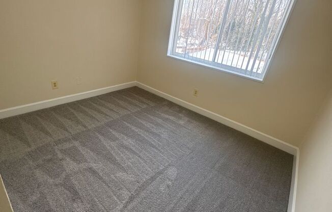 3 beds, 2 baths, 1,300 sqft, $2,100, Unit 3335 #202