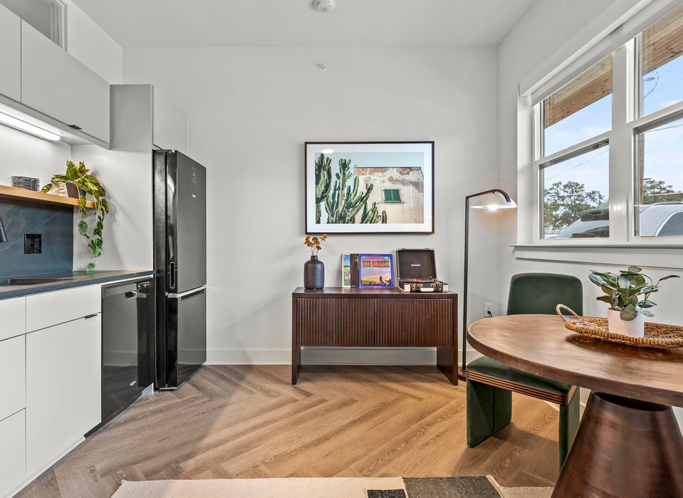 239 W 9 ST