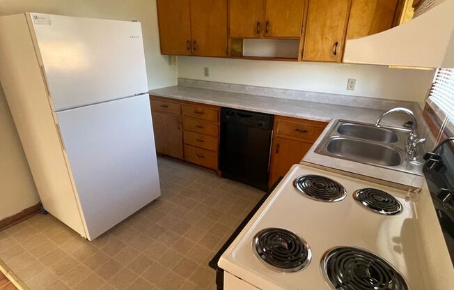 2 beds, 1 bath, 903 sqft, $1,240, Unit C-3