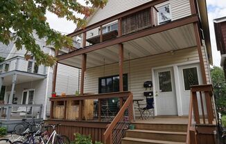 4 beds, 1 bath, $2,860, Unit 2