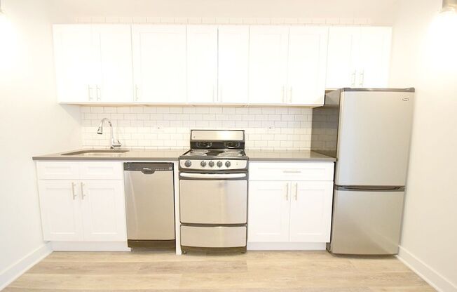 944 W Montrose