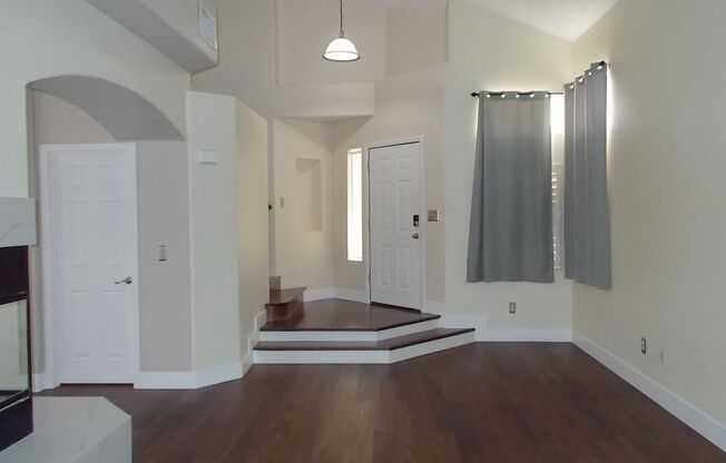 Spacious 4-Bedroom Home with Pool & 3-Car Garage – Pool Service Included!