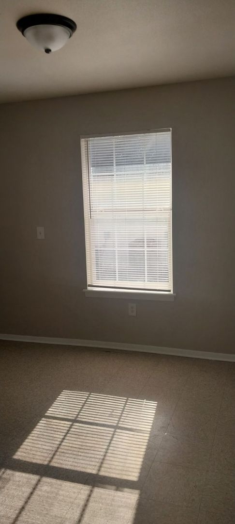 2 beds, 1 bath, 750 sqft, $700, Unit CC177