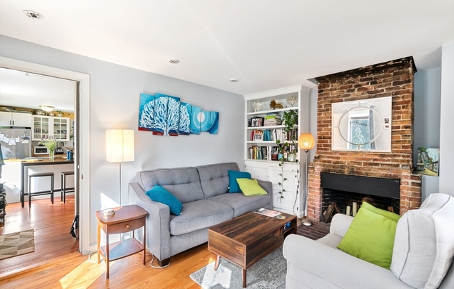 7 COTTAGE ST
