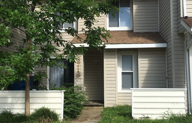 2 beds, 1 bath, $1,595